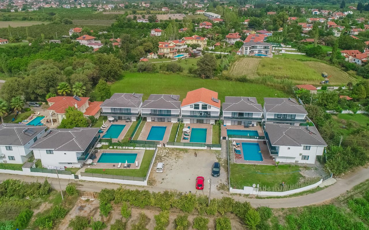 Lapis Villa (D2)