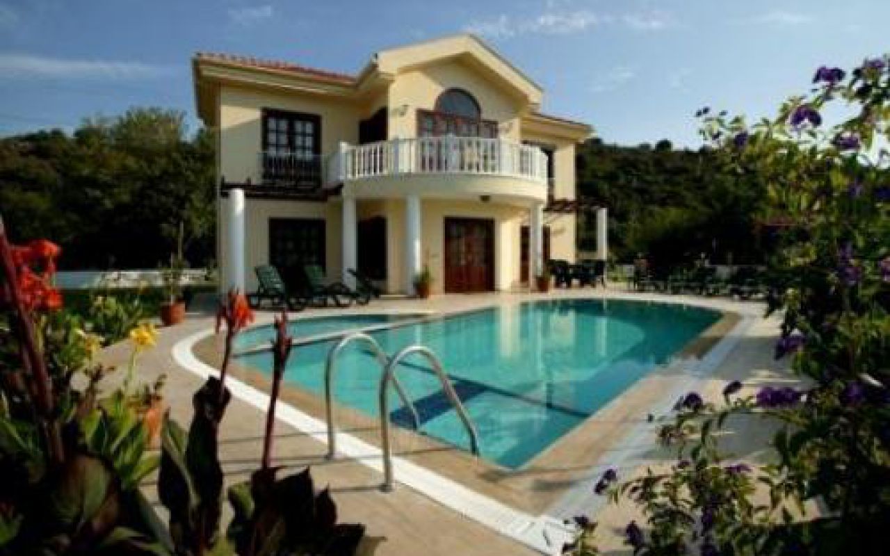 Ria Villa