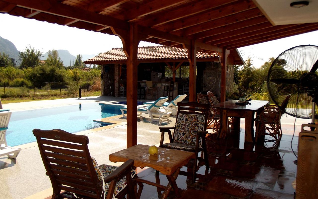 Kösten Evi Villa